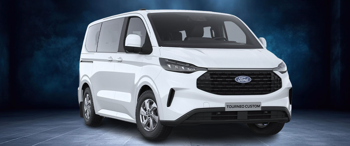 zu sehen: weißer Ford Tourneo
